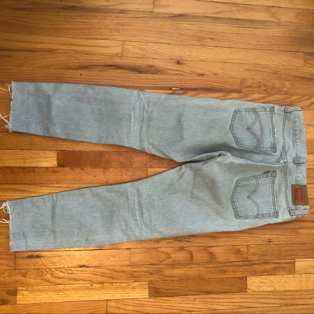 Levi’s Light Wash Buttonfly Distressed Wedgie Jean - image 4